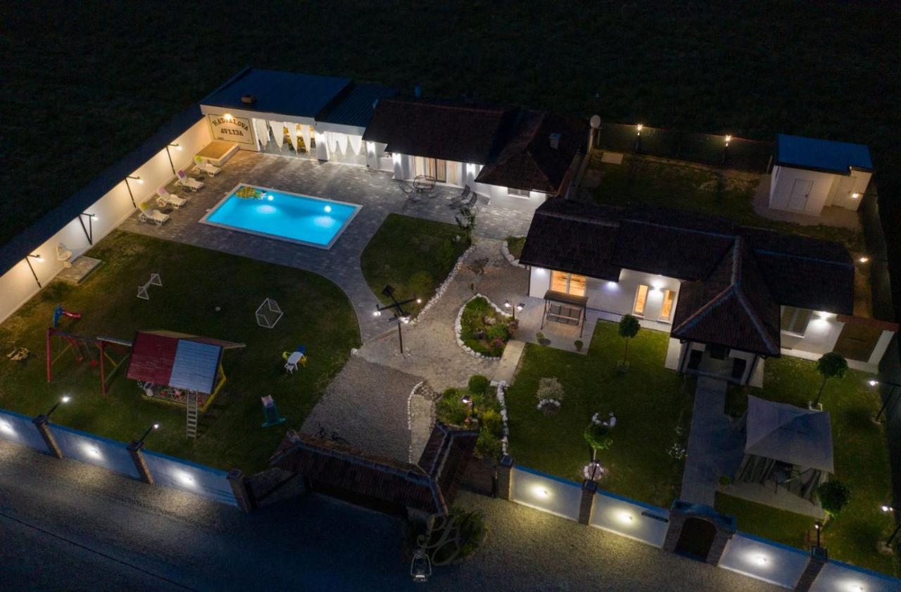 Villa Family Estate Hadzalova Avlija à Bihać Extérieur photo